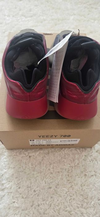Adidas Yeezy 700 V3,originali,marimea 37 1/3,culoare roz cu gri,noi,cu eticheta
