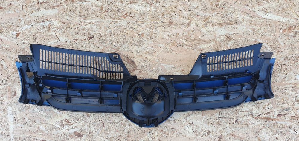 Grilă Volkswagen Golf 5 originală cu siglă 1K0853651K 1K0853651A