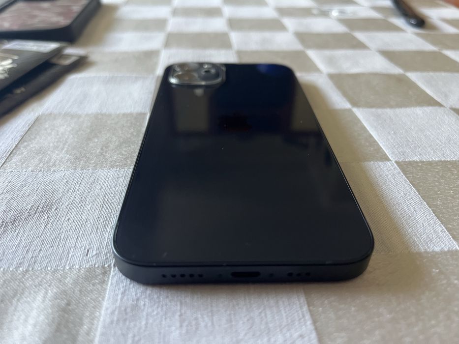 Продавам iphone 12