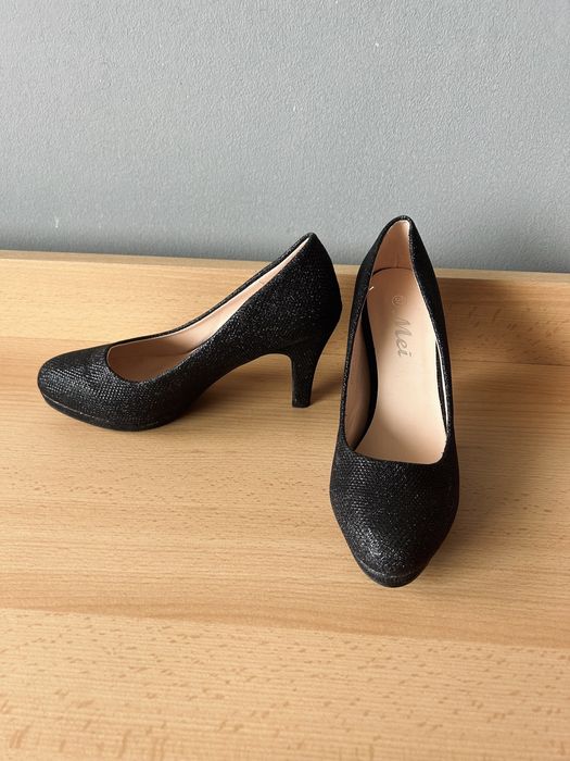 Обувки с висок ток