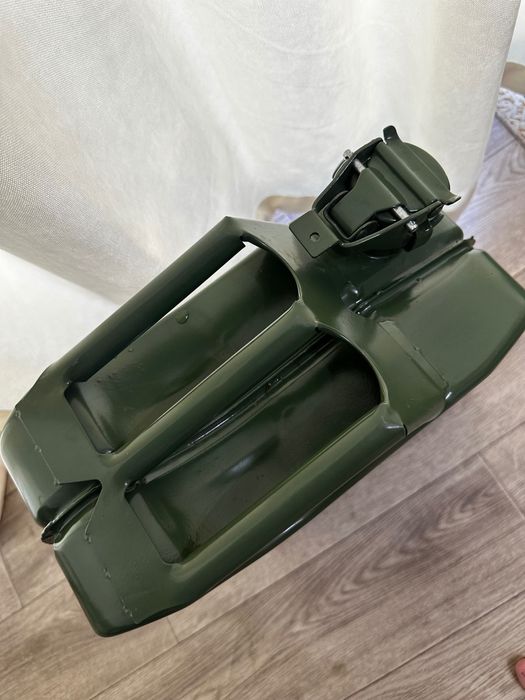 Канистра для бензина 20 л