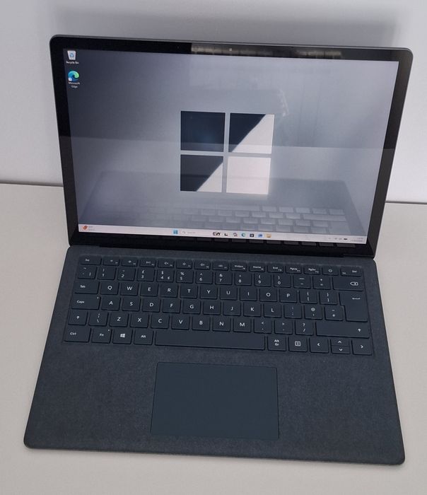 Лаптоп Microsoft Surface 2 | I7 8650U | 8GB | 256 SSD