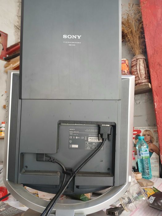 Продавам  DDR 1Gb 400 и 3бр. по 256Мb Ок  състояние и монитор