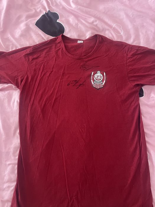 Tricou unisex CFR, vișiniu, pentru adulți, mărimea L, semnat de Fica și Alibek, 70 lei