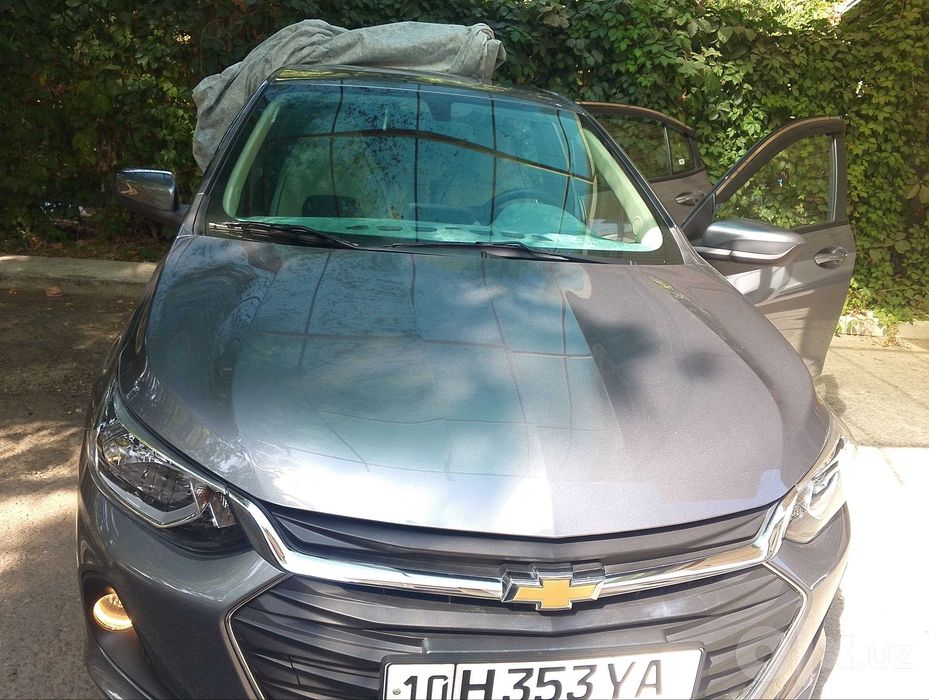 Chevrolet onix, kulrang satin steel gray met.
