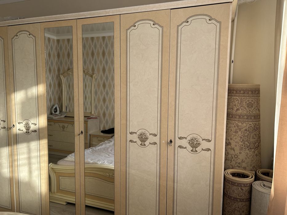 Продам 6дверный шкаф