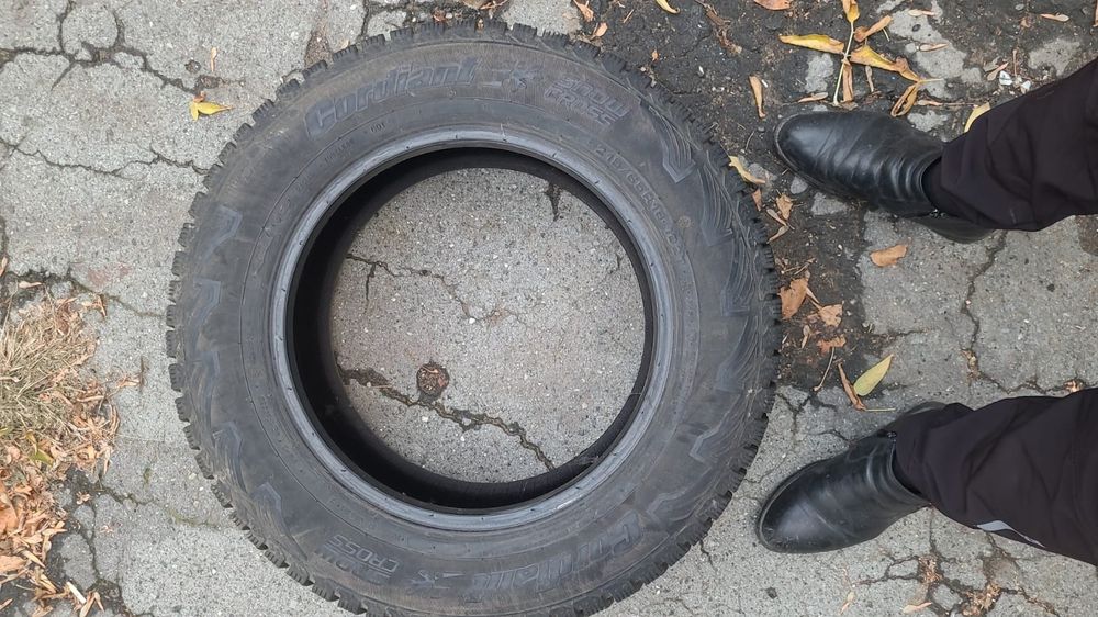 продам 2 резины 215/65 R16
