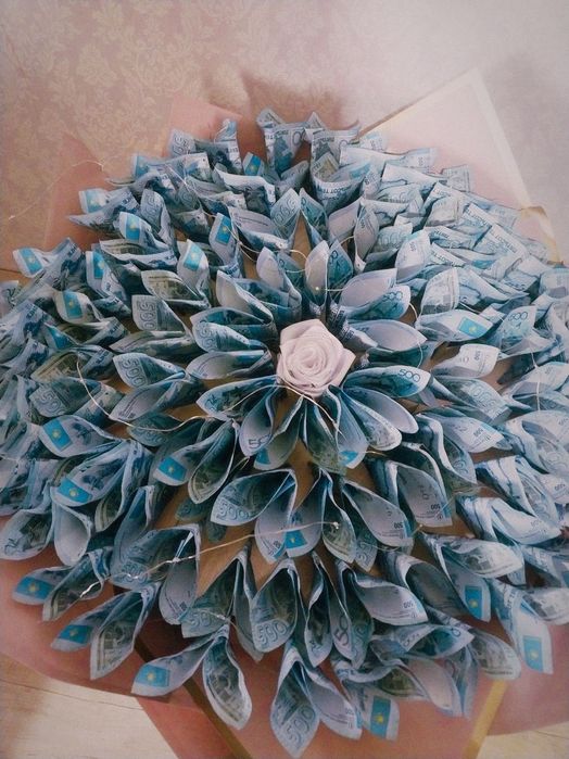 Денежный букет с подсветкой