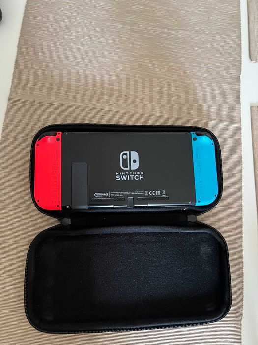 Nintendo Switch + Pro Controller и още два + 6 игри