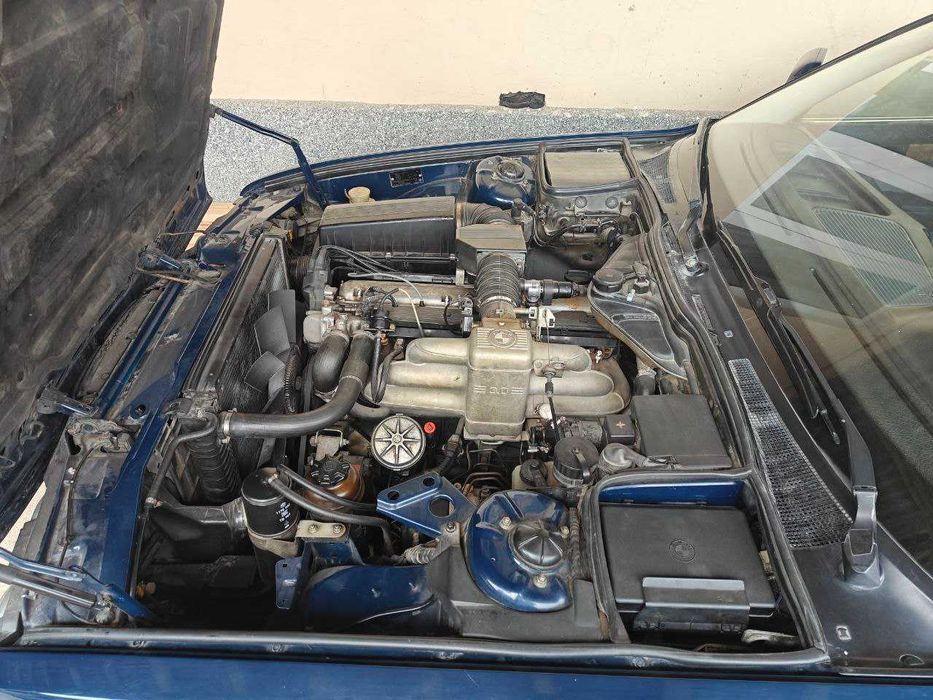 B M W      E 32  kuzov