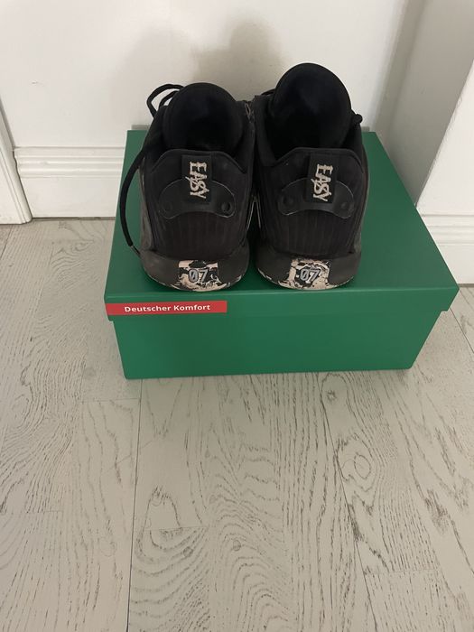 Кроссовки спортивные