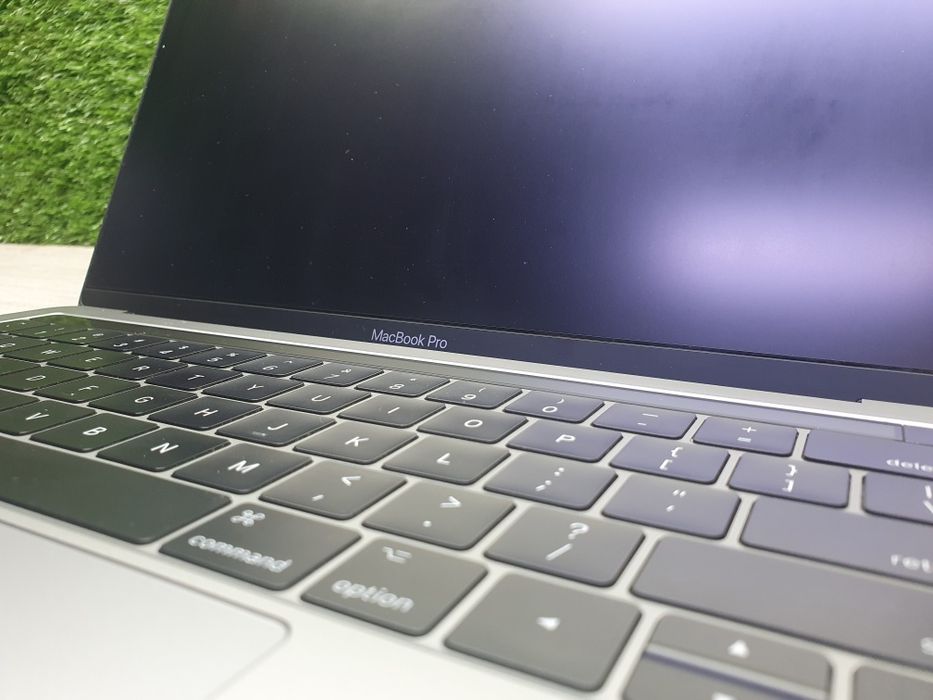 MacBook Pro Kafolati bilan.