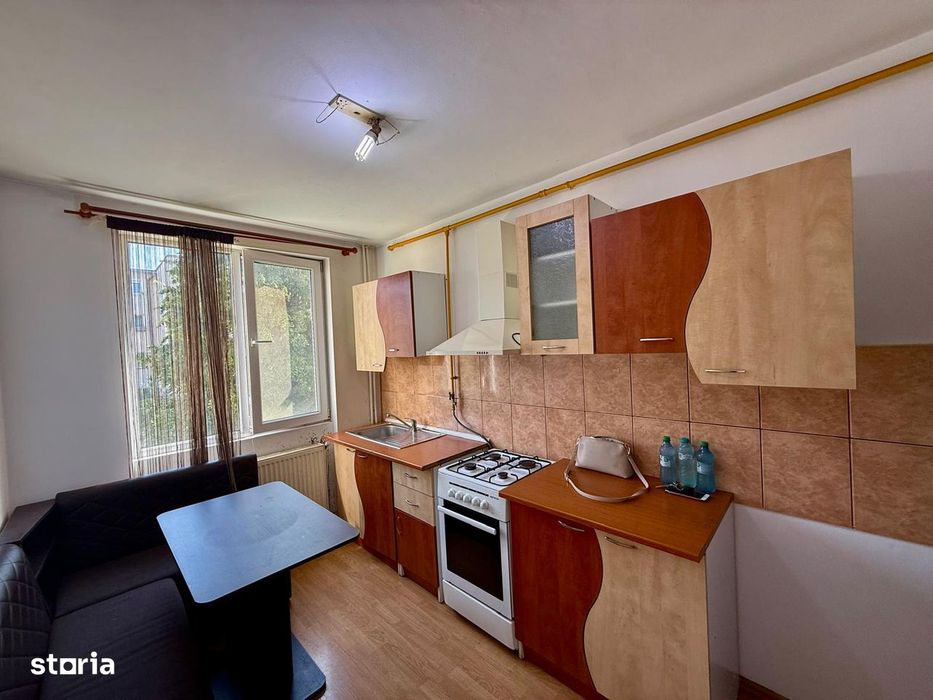 Apartament cu 3 camere -etaj 2-mobilat și utilat