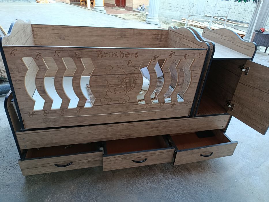 Болалар кровати холати яхши ишлатган