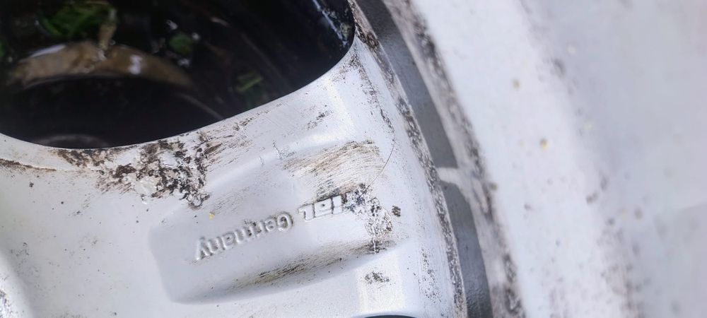 Vând 4  jante   audi R16