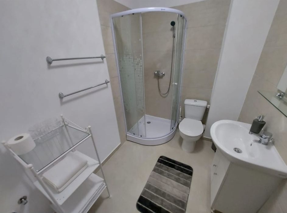 Garsonieră bloc nou – Codlea– loc parcare – 1.350 lei