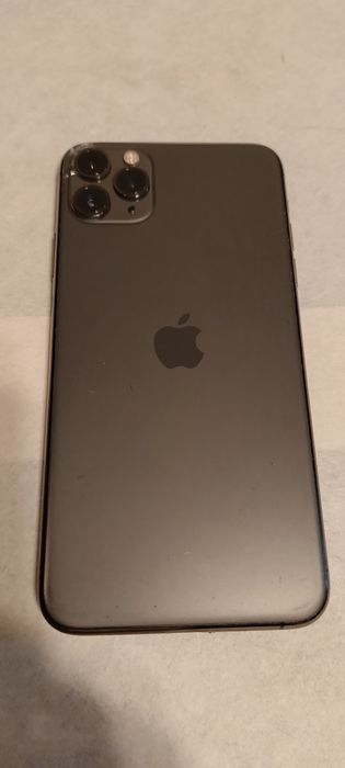 iPhone 11 pro max 256 GB  black se prezintă bine