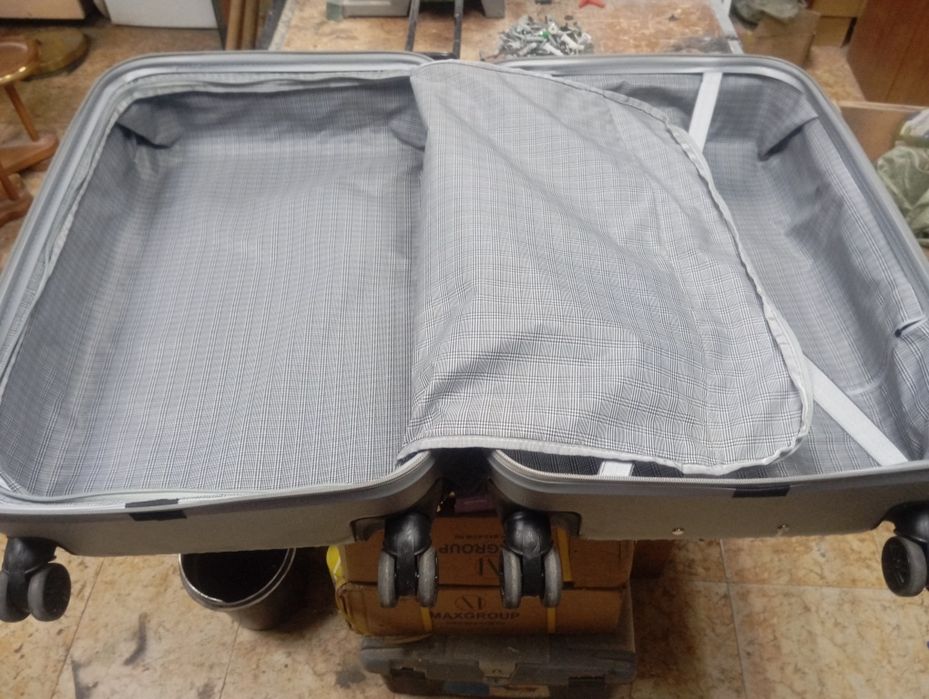 Продам дорожный чемодан