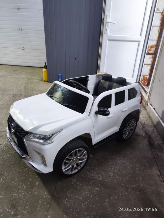 Продам детскую машинку Lexus