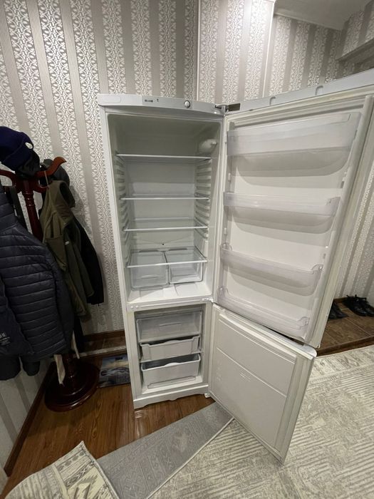 Холодильник Indesit