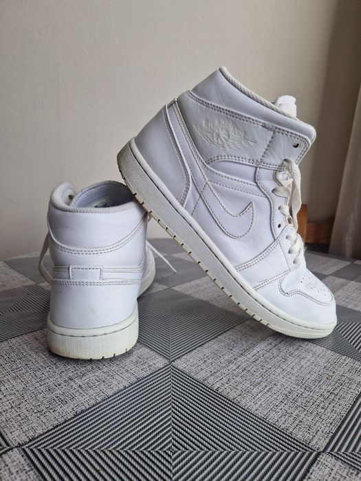 Кецове Nike Air Jordan 1 mid Triple White