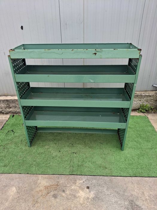 Метален шкаф =стелаж за инструменти