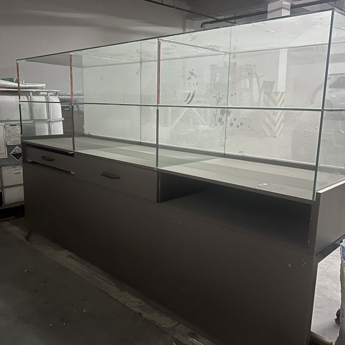 Витрина стеклянный