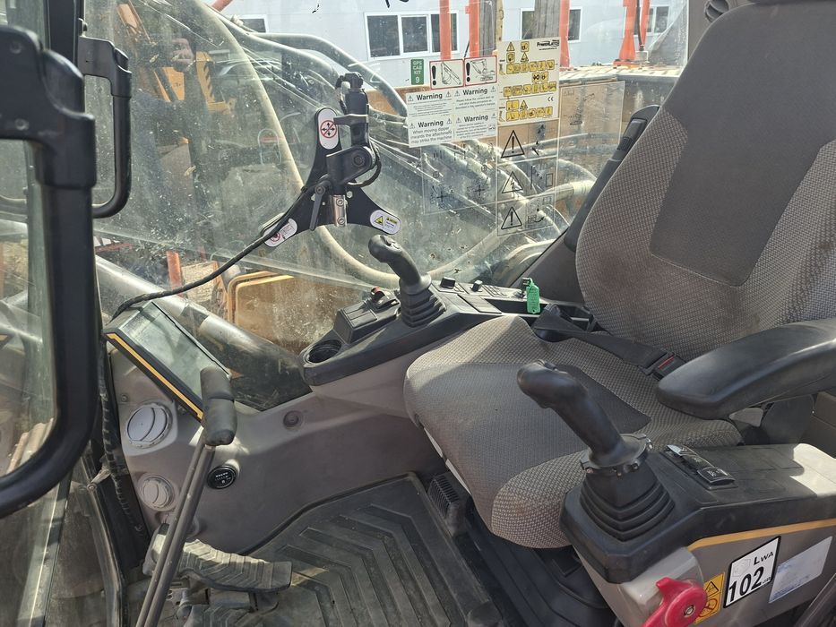 Vand excavator volvo EC 220 EL