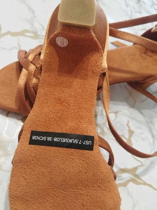 Обувки за спортни танци