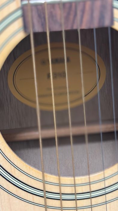 Акустическая гитара