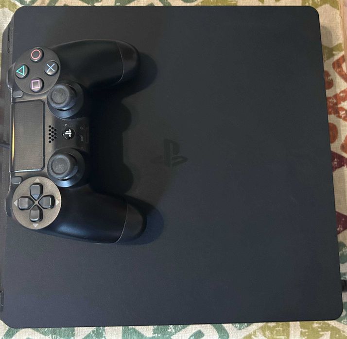 Продаю Play Station 4 (500GB slim)