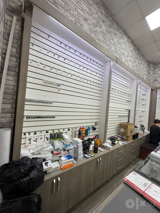 Продаётся готовая мебель для магазина аксессуаров