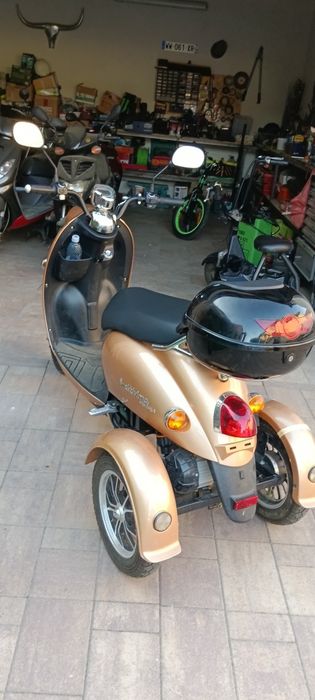 Vând tricicletă electrică