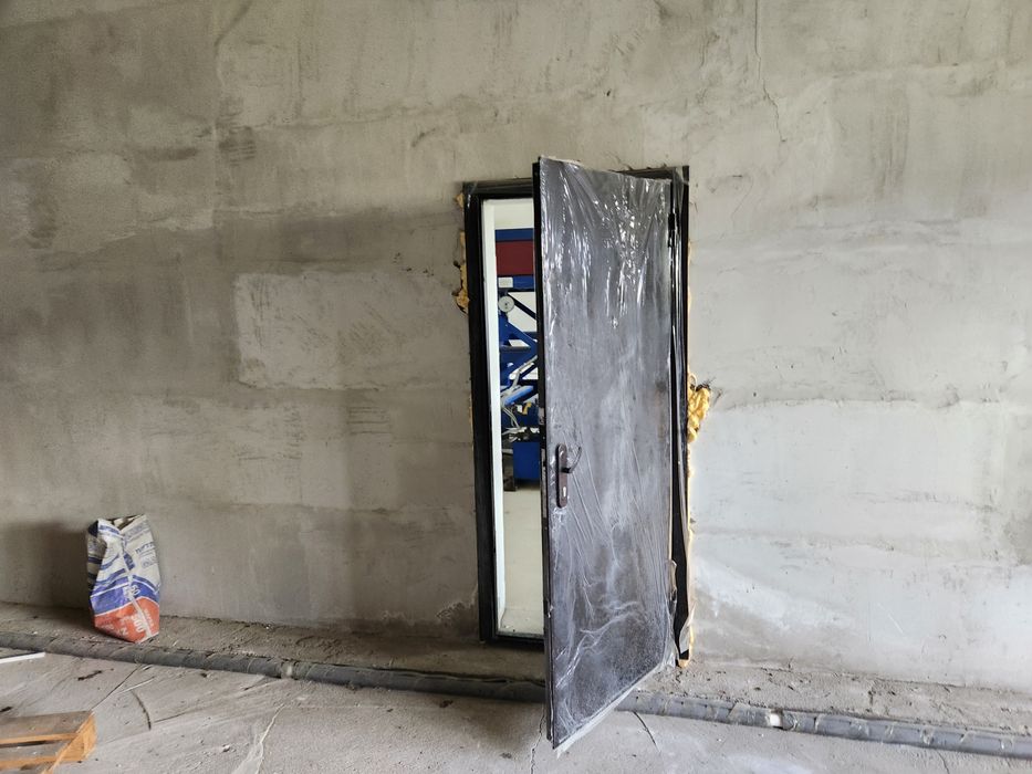 Продаю базу,  очень большая в центре города