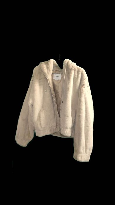 Пухкав светло кафяво-бежов суичър с шипчета XL unisex crop