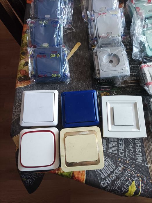 Стълбищен и бутон звънец/Розетка TV и тел. Vi-ko, Makel, ключ