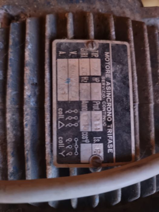 Betoniera cu motor funcțional