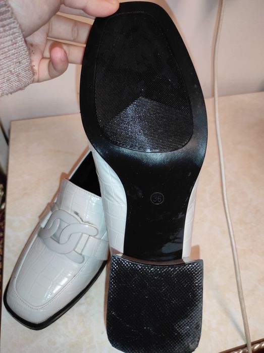 Ayollar tuflisi holati yangi.