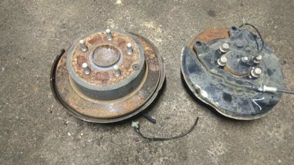 ступица задняя лансер 10