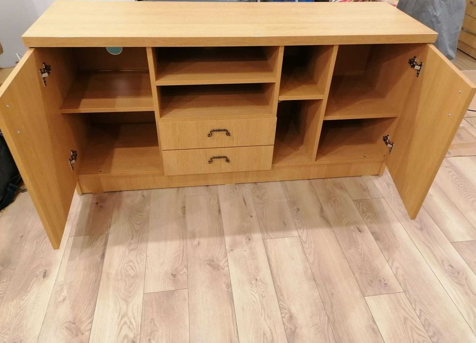 Comoda pentru tv si birou ambele in stare foarte buna