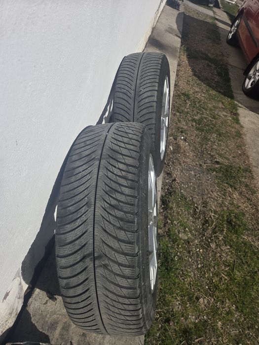 Jante BMW R18 5x112 ET30 – Set complet cu anvelope, echipate cu anvelope Michelin, în stare bună.
Specificații:
Dime
