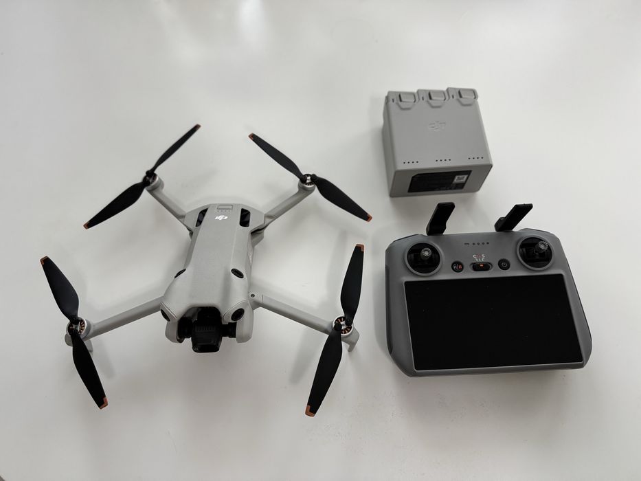 Drona DJI Mini 4 PRO Fly More Combo + Smart Controller RC 2