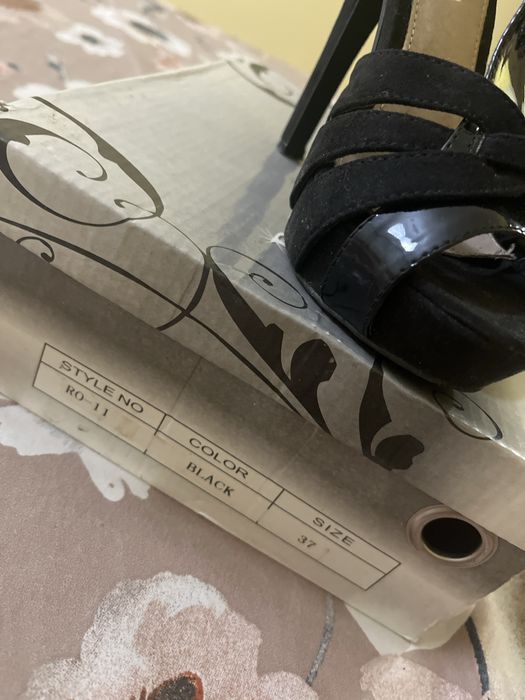 Дамски сандали на висок ток