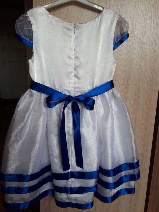 Продам красивые платья от 4000