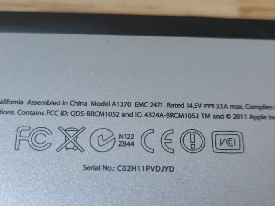 Macbook Air 11 mid2011 A1370  emc 2471- Intel Core i5 / 4gb RAM