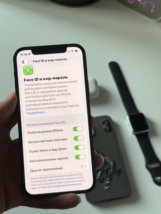 iPhone 12 ; Apple watch series 3 ; AirPods pro