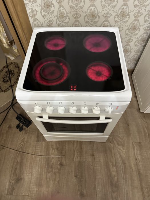 Стеклокерамическая плита Electrolux 60/60