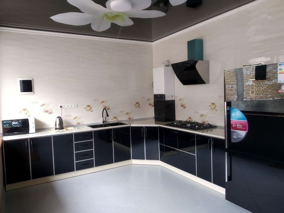 4-мавзе, Обувнойда участка сотилади СРОЧНО!!