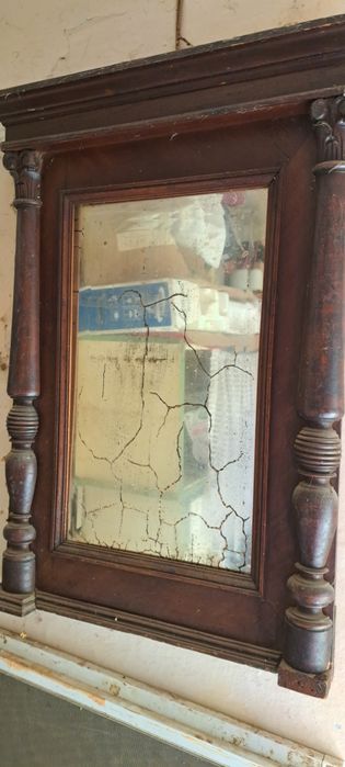 Oglinda veche din lemn