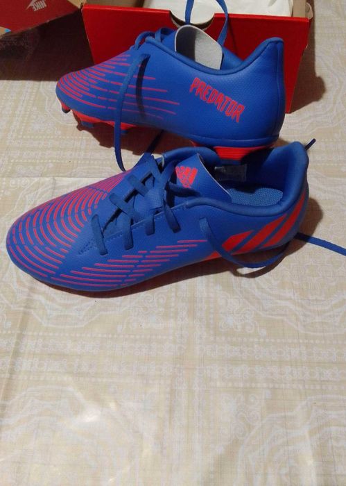 Футболни обувки-бутонки